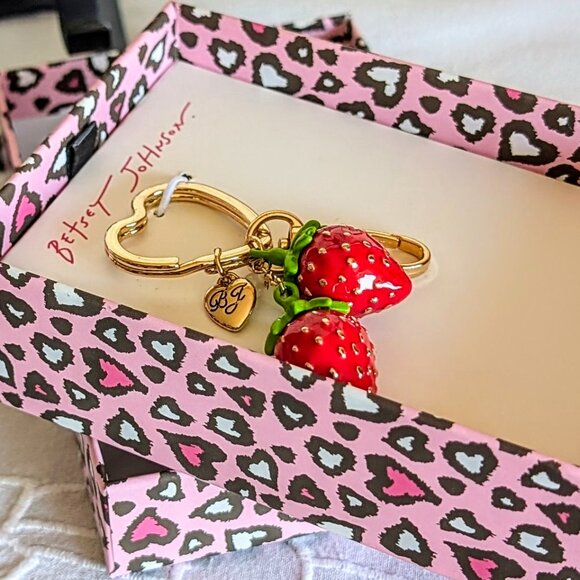 🆕 Betsey Johnson Backpack Purse Key Fob Charm 🍓 - Picture 4 of 6